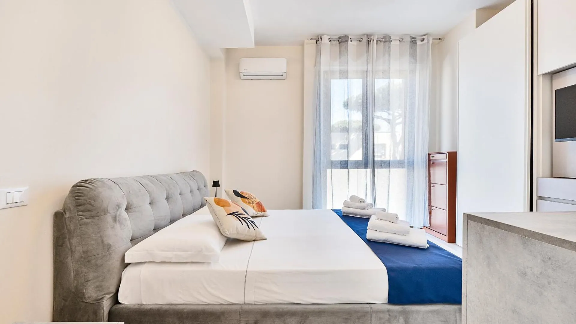 Sunny Apartment Near The Sea Lido di Camaiore