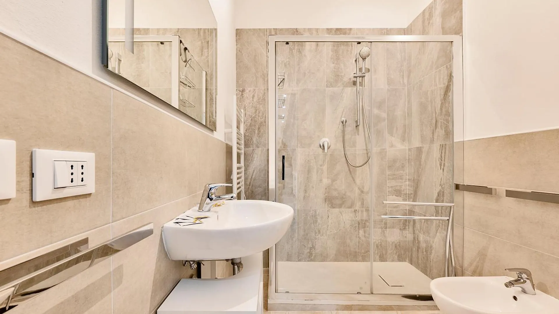 Sunny Apartment Near The Sea Lido di Camaiore