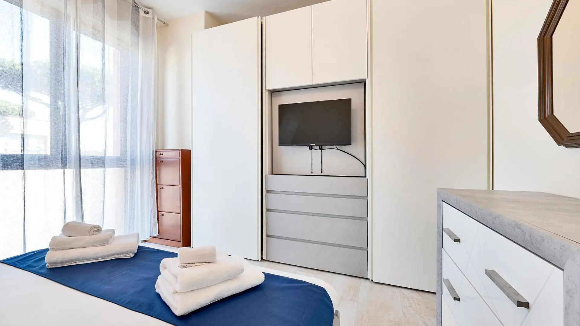 Sunny Apartment Near The Sea Lido di Camaiore Italy