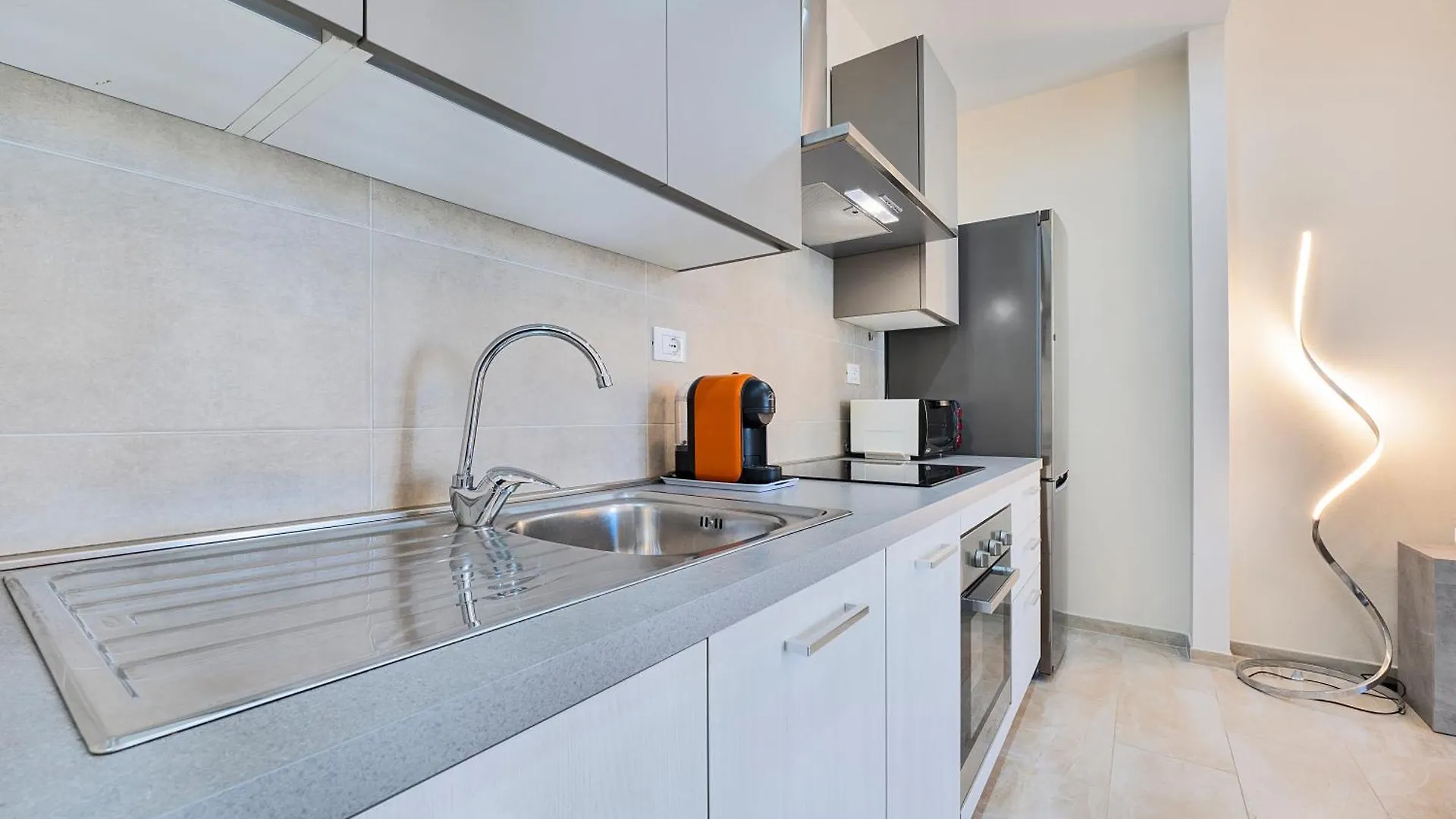 Sunny Apartment Near The Sea Lido di Camaiore