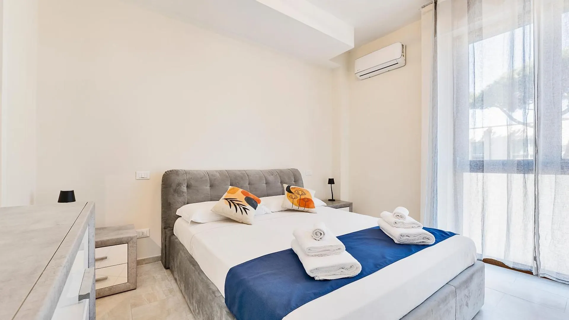 Sunny Apartment Near The Sea Lido di Camaiore Italy