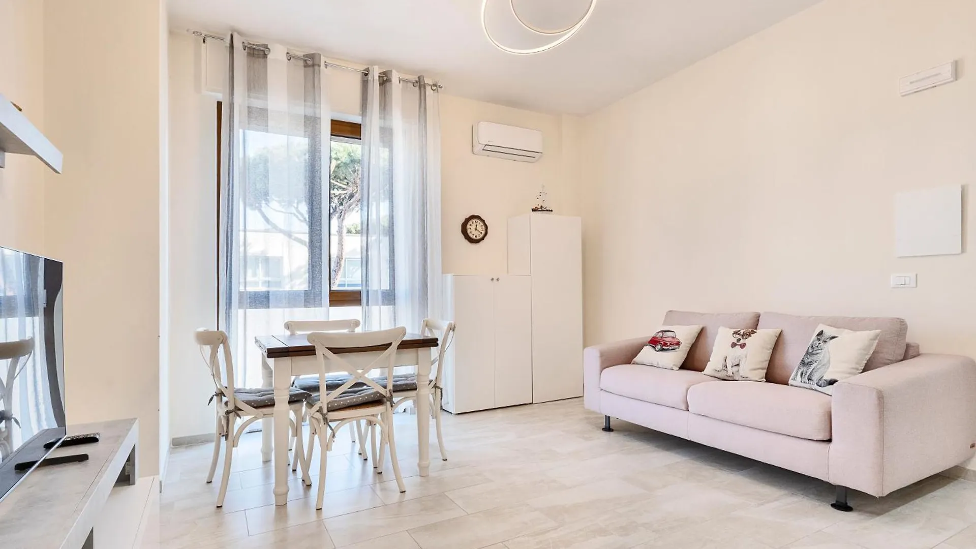 Sunny Apartment Near The Sea Lido di Camaiore