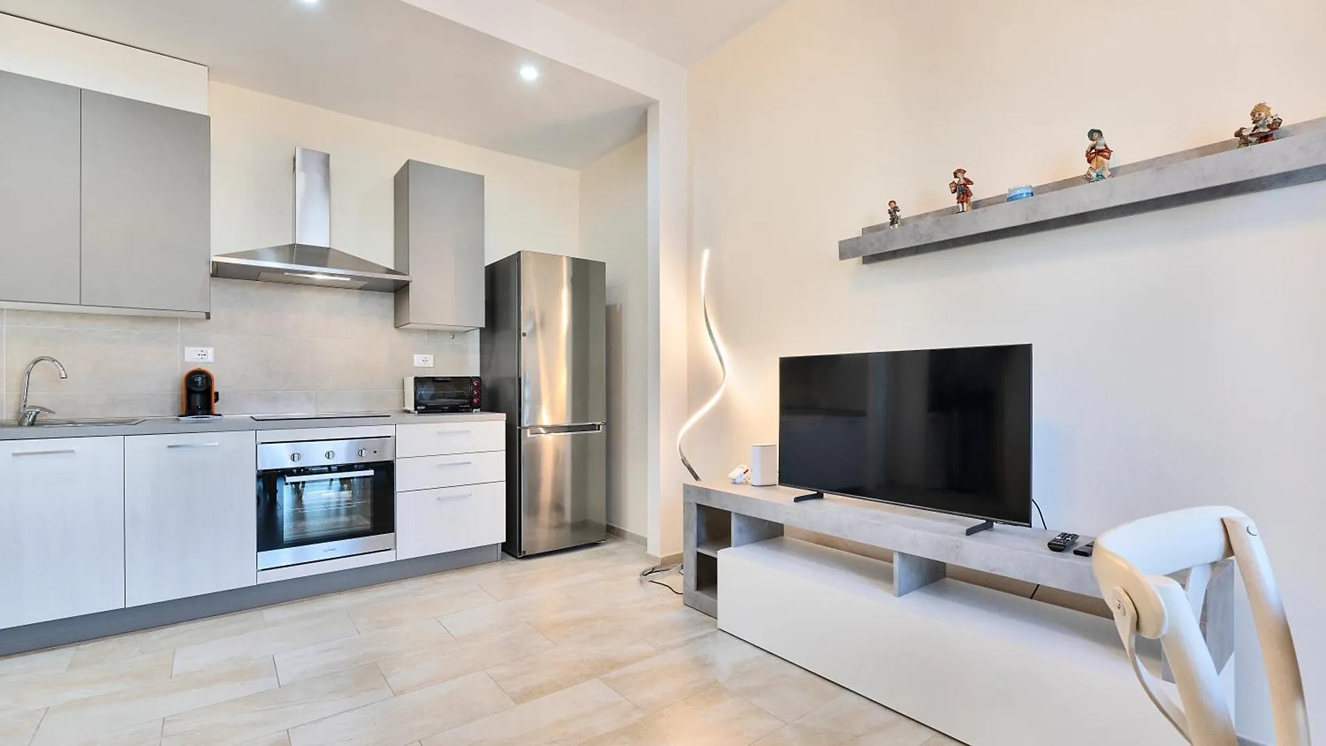 Sunny Apartment Near The Sea Lido di Camaiore
