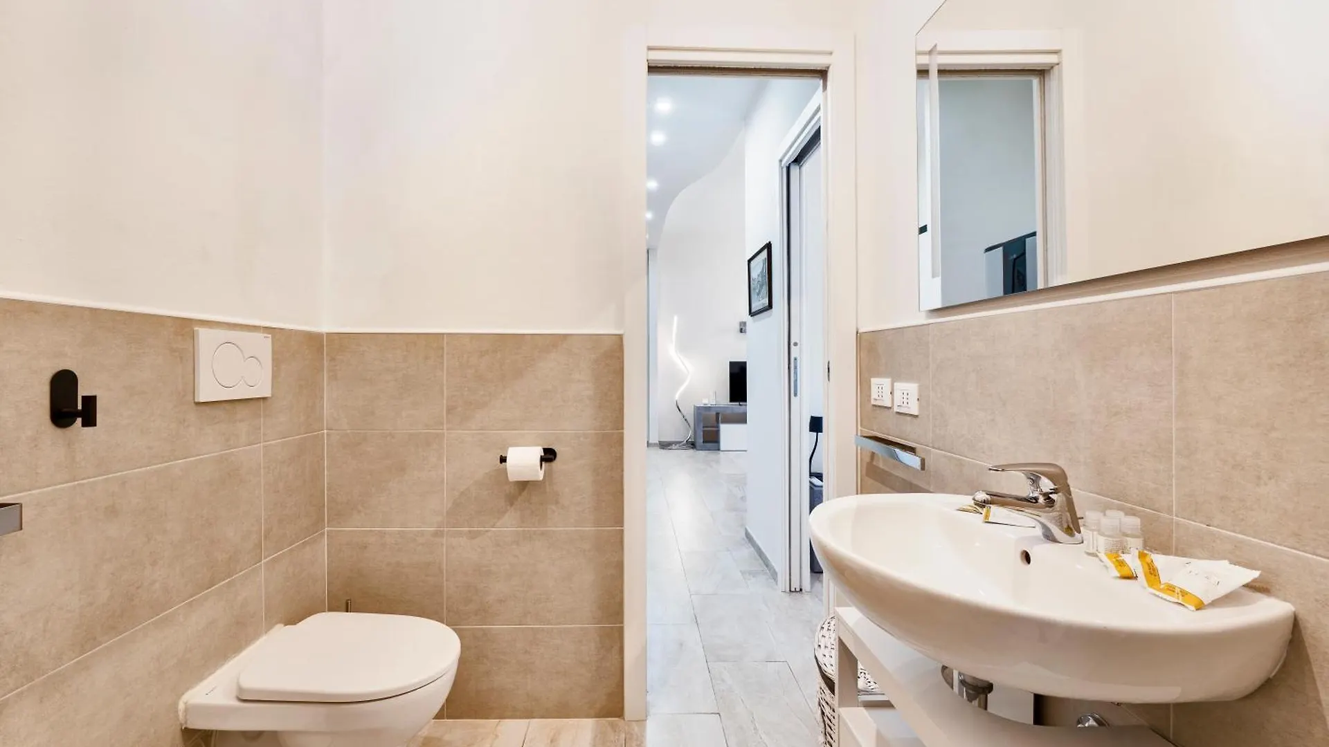 Sunny Apartment Near The Sea Lido di Camaiore
